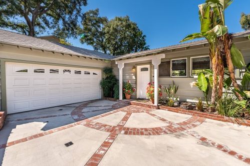 15540 Woodcrest Dr, Van Nuys, CA 91403-4227