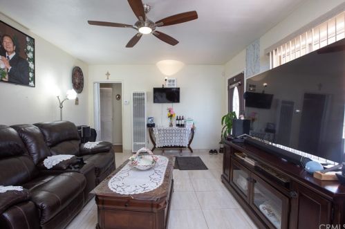 2125 Adriatic Ave, Long Beach CA 90810-3573 exterior