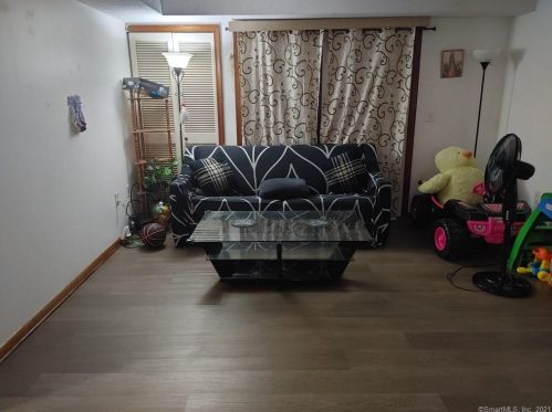 902 Twin Circle Dr, Wapping CT  06074-2619 exterior