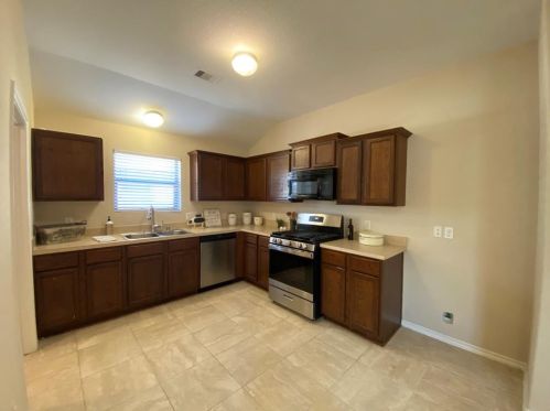 1613 Leafhopper Ln, Conroe TX  77301-5307 exterior