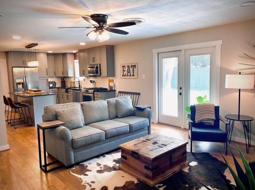 8108 Dellanera Dr, Hitchcock, TX 77563-3410