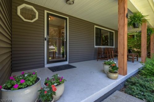 4 Sunset Dr, High Bridge, NJ 08829-1307