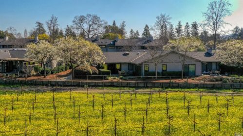 6948 Yount St, Yountville, CA 94599-1336