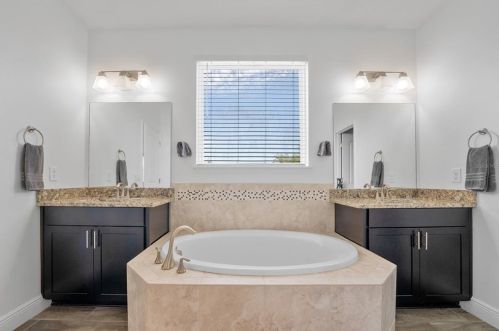 1669 Feather Grass Loop, Lutz FL  33558-2802 exterior