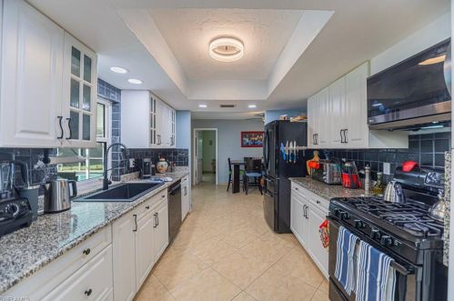 6100 Green Blvd, Naples FL  34116-4824 exterior