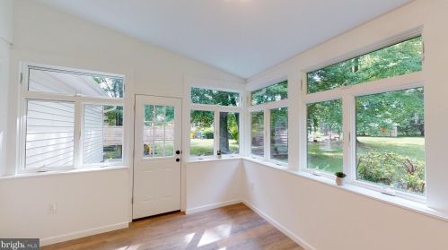 913 Lake Dr, Trenton NJ  08648-4003 exterior
