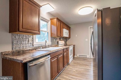 3 Old Barn Rd, Richmond National Battlefiel VA  22835-9008 exterior