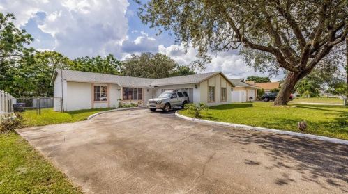 1214 Hart Blvd, Orlando, FL 32818-6831