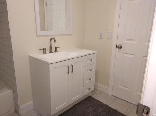 140 Villagegreen Ct, Warwick NY  10990-4238 exterior