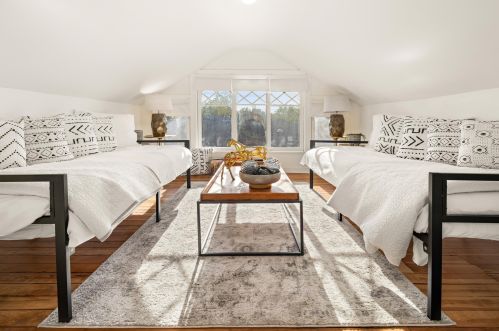 326 Micheltorena St, Santa Barbara CA  93101-1123 exterior
