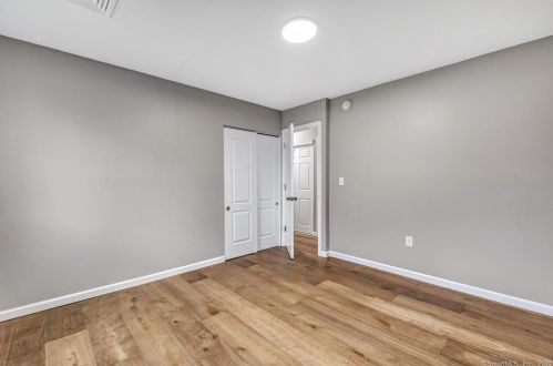 390 Marina Dr, Stratford CT  06614-2934 exterior