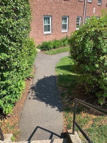 14 Clarmore Dr, Norwalk, CT 06850-3825