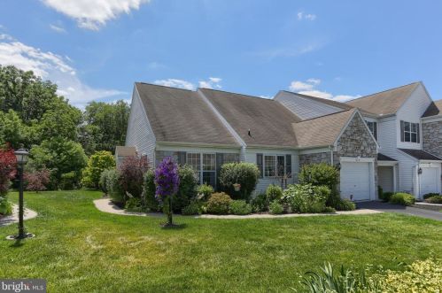 631 Springhouse Ln, Hummelstown, PA 17036-7009