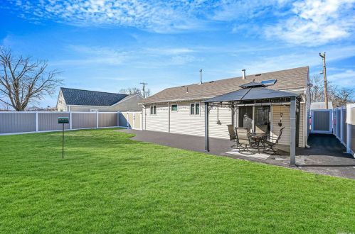 1415 Lombardy Blvd, Bayshore, NY 11706-4046