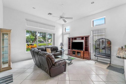 6830 Fiji Cir, Boynton Beach FL  33437-7022 exterior