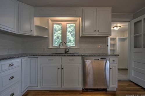 32 Indian Hl Rd, Milford CT  06460-7241 exterior