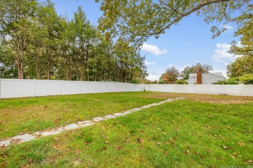 64 Turnbull Rd, Manchester CT  06042-2833 exterior