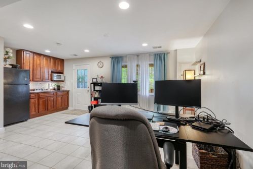 10902 Barton Hill Ct, Herndon VA  20191-5000 exterior