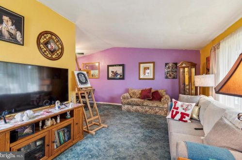 8817 Brous Ave, Philadelphia, PA 19152-1322