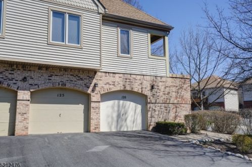 126 Sunrise Dr, Whippany, NJ