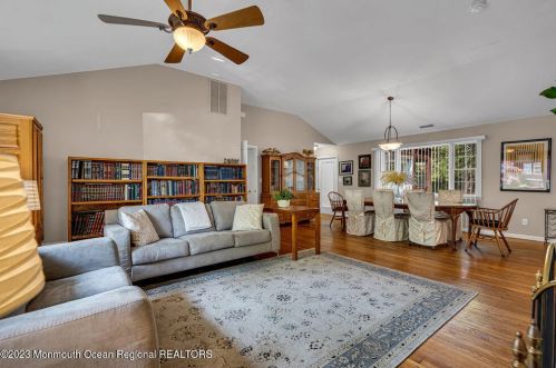 111 Autumn Rd, Lakewood NJ  08701-1622 exterior