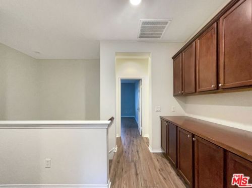 28647 Pietro Dr, Santa Clarita CA  91354-2699 exterior