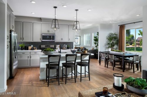 734 Doral Ave, Gilbert, AZ 85297-1977