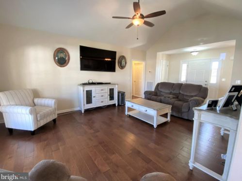 10394 Country Grove Cir, Delmar, DE 19940-3472