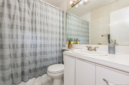 12 Lincoln Blvd, Bethpage NY  11714-5236 exterior