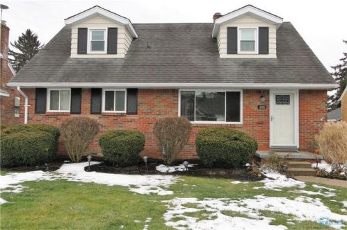 705 Highland Dr, Rossford, OH 43460-1032