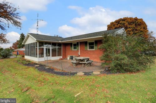 3 Longview St, Lees Cross Roads, PA 17257-9406