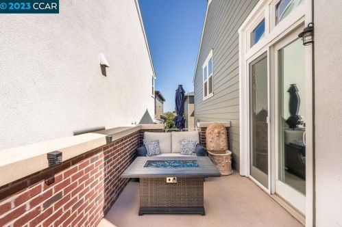 296 1 St, Benicia CA 94510-3553 exterior