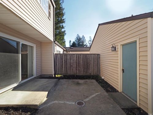 1638 Yardley St, Santa Rosa CA 95403-2397 exterior