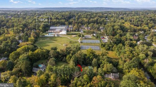 1421 Sugartown Rd, Berwyn PA  19312-1820 exterior