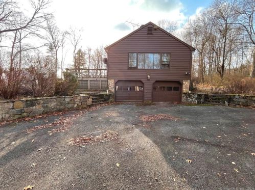 112 Comstock Hill Ave, Norwalk, CT 06850-1005