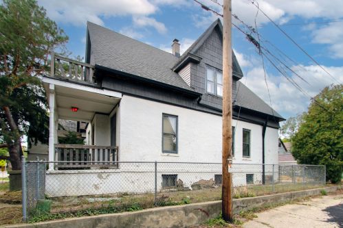 812 Burleigh St, Milwaukee WI 53222-4804 exterior