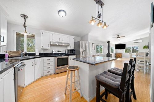 20063 Post Chaise Cir, Grass Valley, CA 95949-9585