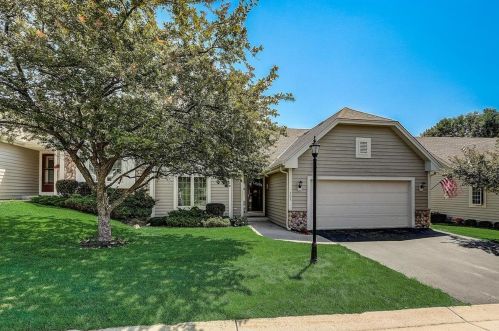 305 Endfield Cir, Waukesha, WI 53186-8325
