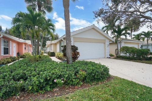 4108 Old Oak Dr, West Palm Beach, FL 33410-6392