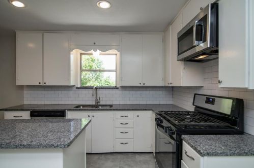 2813 Sarah Jane Ln, Fort Worth TX  76119-4723 exterior