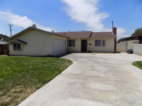 5492 Bonnie St, San Bernardino, CA 92404-2957