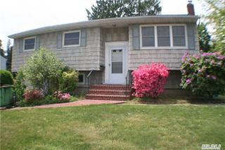 6 Holly Rd, Hauppauge, NY 11779-4507