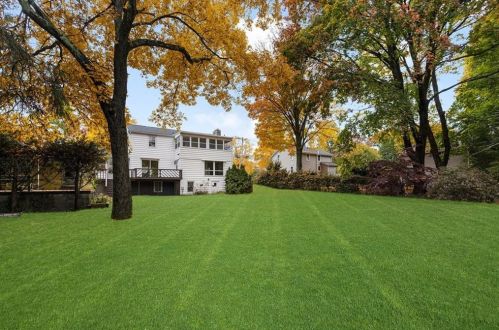 61 Knotty Oak Rd, Coventry RI  02816-8306 exterior