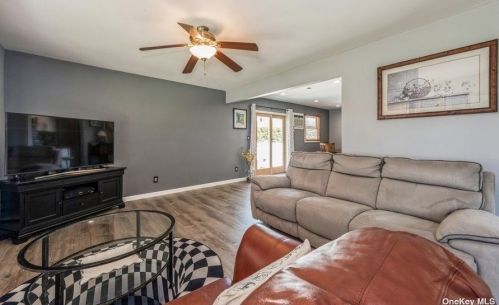 1286 Leslie Ln, North Bellmore, NY 11710-2755