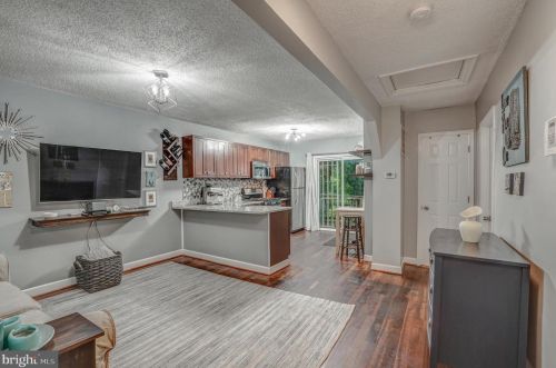 821 49th St, Washington, DC 20019-4821