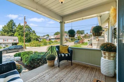 220 Vernon St, New Kensington PA  15068-5844 exterior