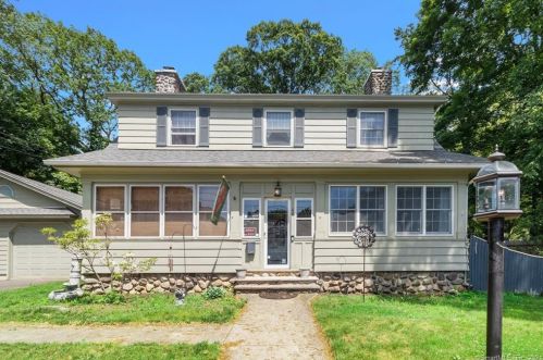 46 Fern St, Waterbury, CT 06704-2512