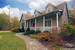 136 Russell Ln, West Saugerties, NY 12477-3346