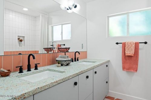 6811 11th Pl, Phoenix AZ  85014-1027 exterior