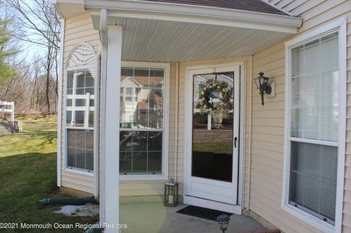 258 Daffodil Dr, East Freehold, NJ 07728-4071